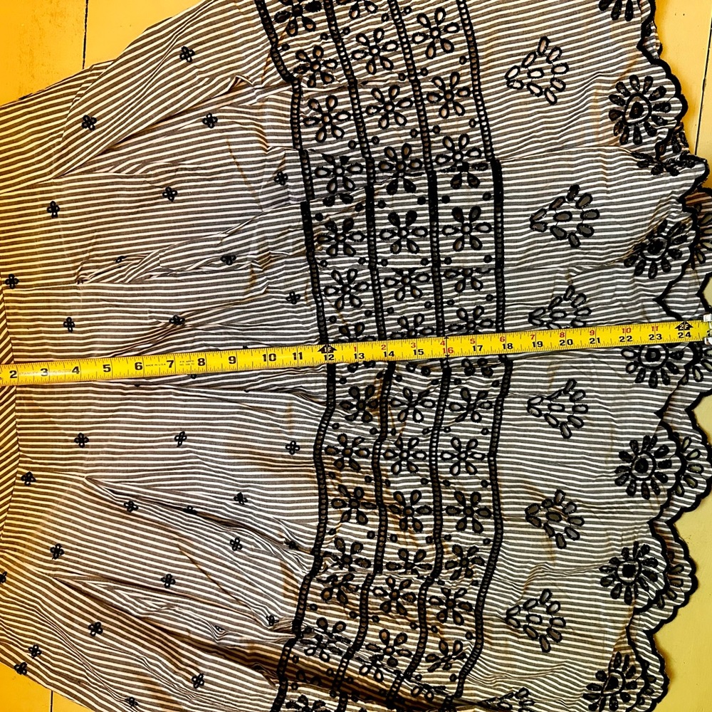 Talbots Black & White Eyelet Skirt (Size 12) - Picture 10 of 10